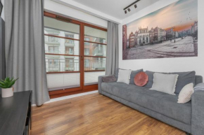 Apartment in Gdańsk Center with Balcony, Parking and Air Conditioning by Noclegi Renters